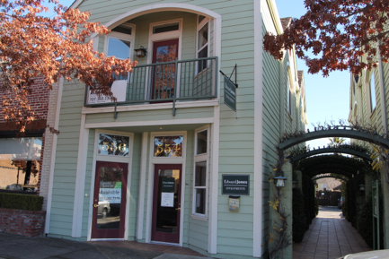 Image of the entrance to Edward Jones at Sonoma Court Shops in Sonoma