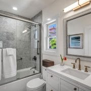 Vine Alley One bathroom