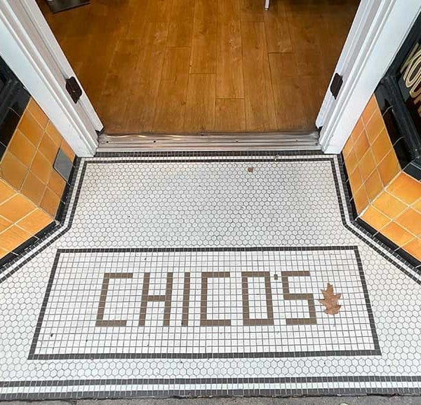 Chico's store front logo